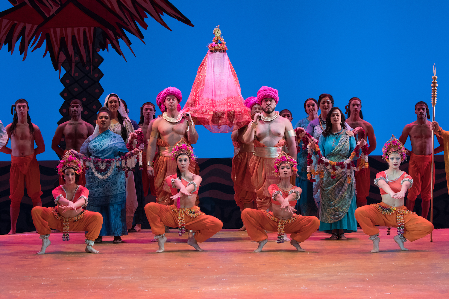 REVIEW: Visually appealing ‘Pearl Fishers’ entertains by embracing the opera’s conundrums